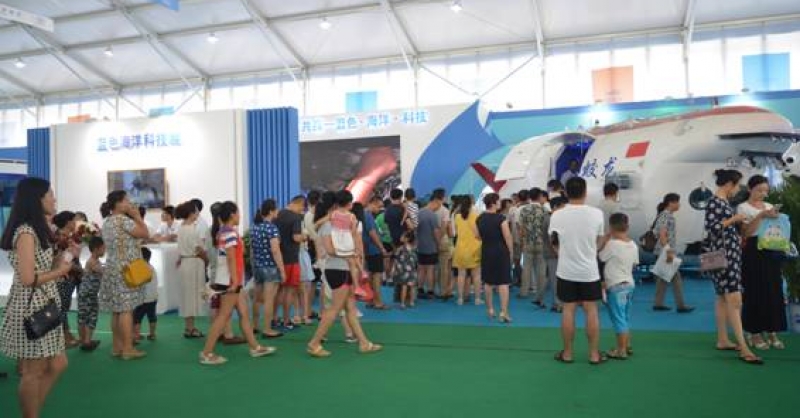 “蛟龍”現(xiàn)身  極地連線 中國館藍(lán)色海洋科技展受熱捧